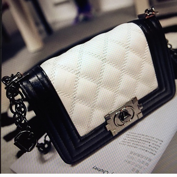 Handbags - SOLD! Quilted Diamond shape crossbody bag.