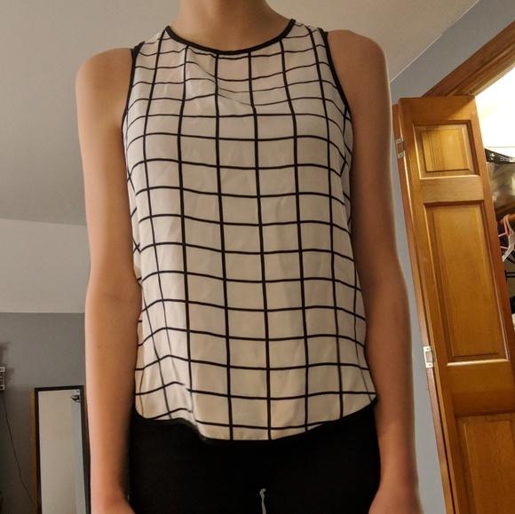 Sleeveless top - Picture 1 of 2