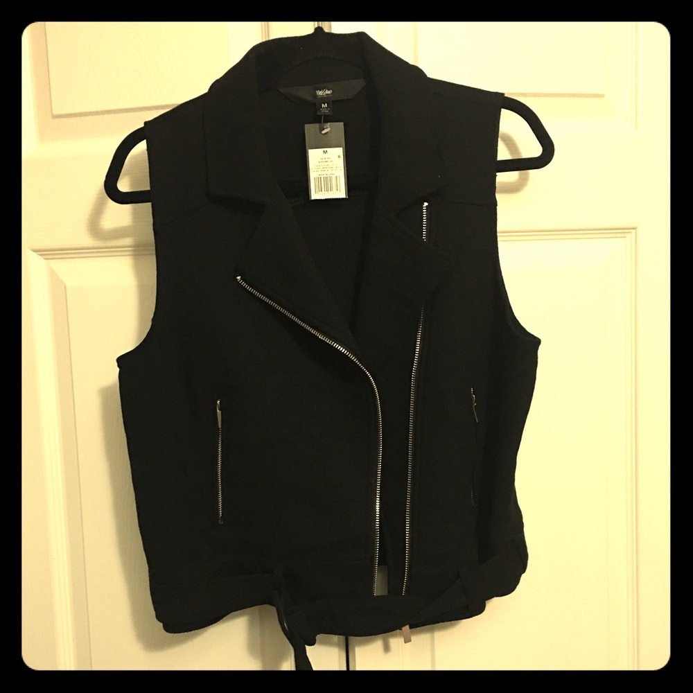 Black Mossimo zipper vest with belt
