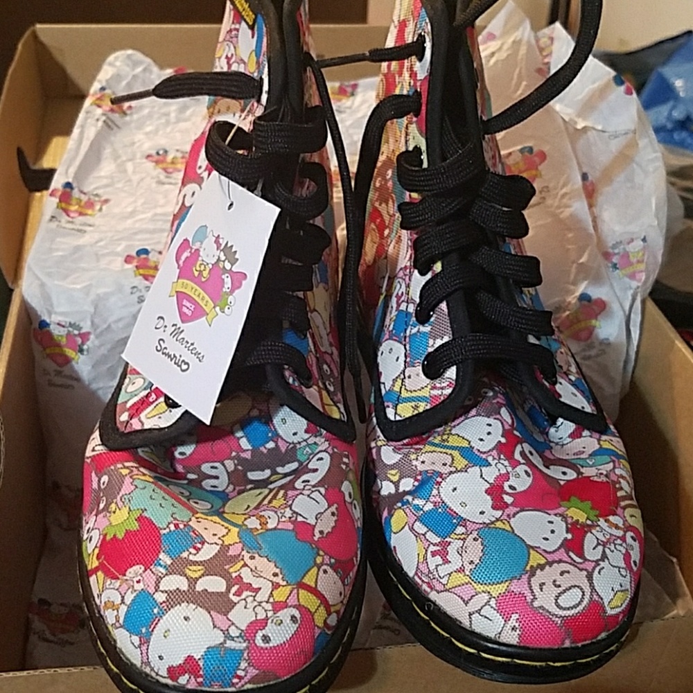 Dr Martens Sanrio