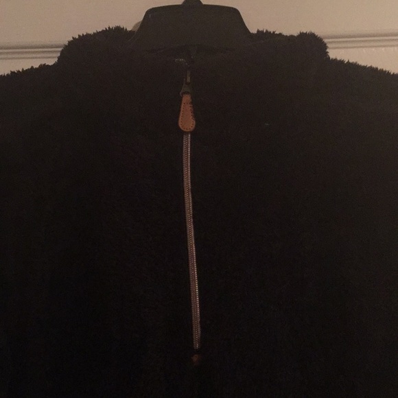 Black Sherpa pullover w/ pocket - Picture 2 of 3