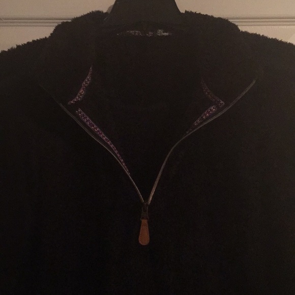 Black Sherpa pullover w/ pocket - Picture 3 of 3