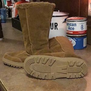 Like new! Chestnut Brown, fur lined boots! Size 8
