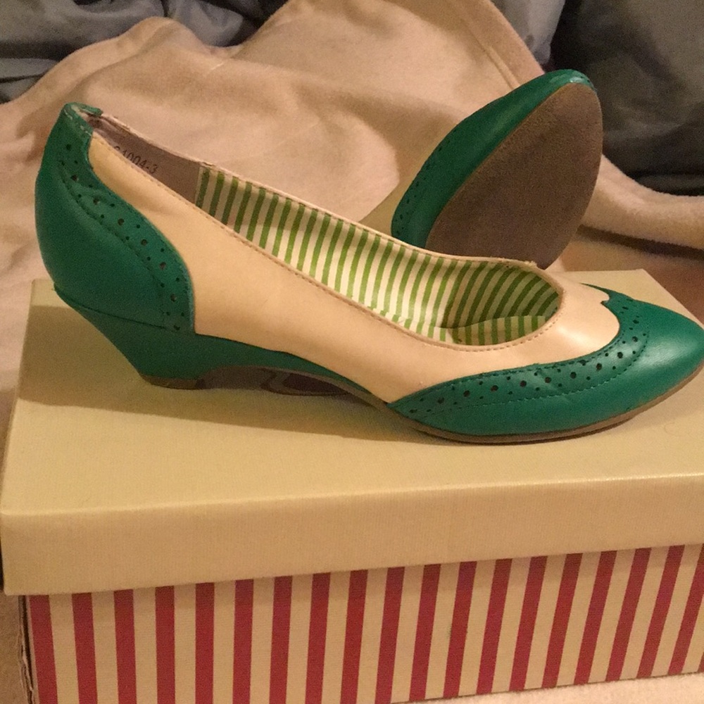 BAIT pumps green