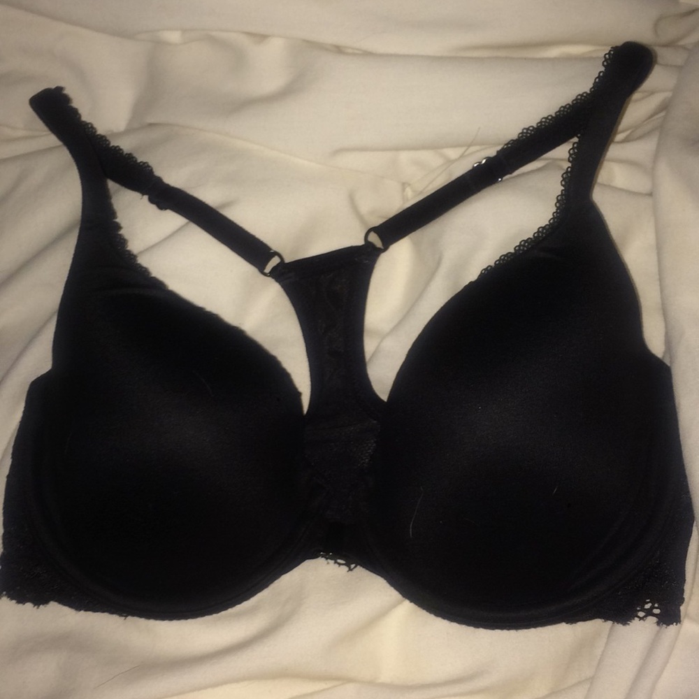 VICTORIAS SECRET BRA