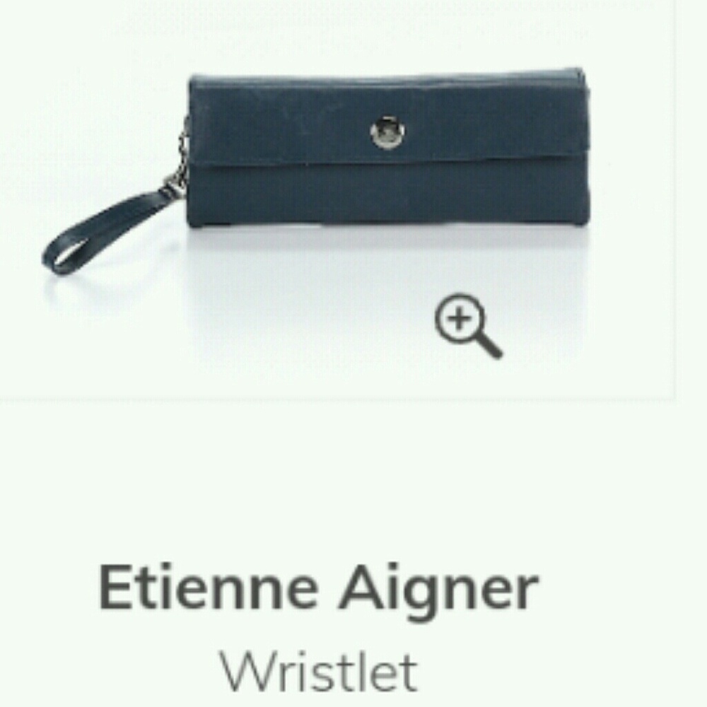 BNWOT ❤ Rare Aigner Navy Wristlet