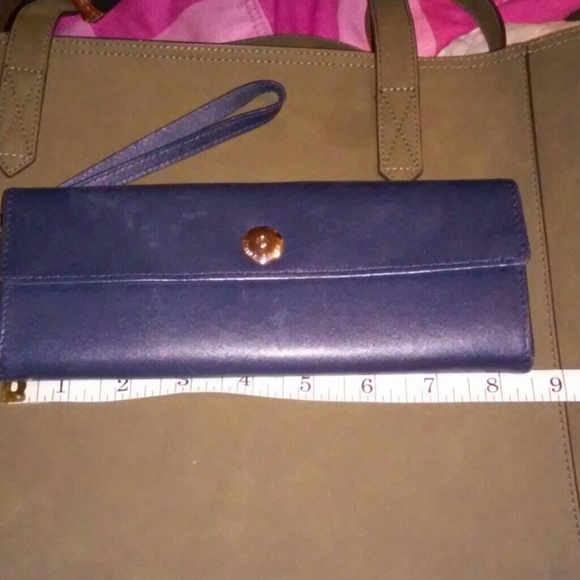 BNWOT ❤ Rare Aigner Navy Wristlet - Picture 5 of 7