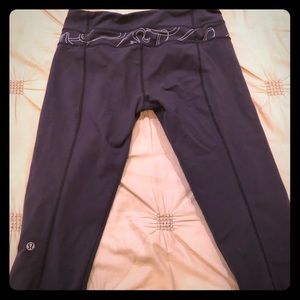 Lululemon Grey crop size 6