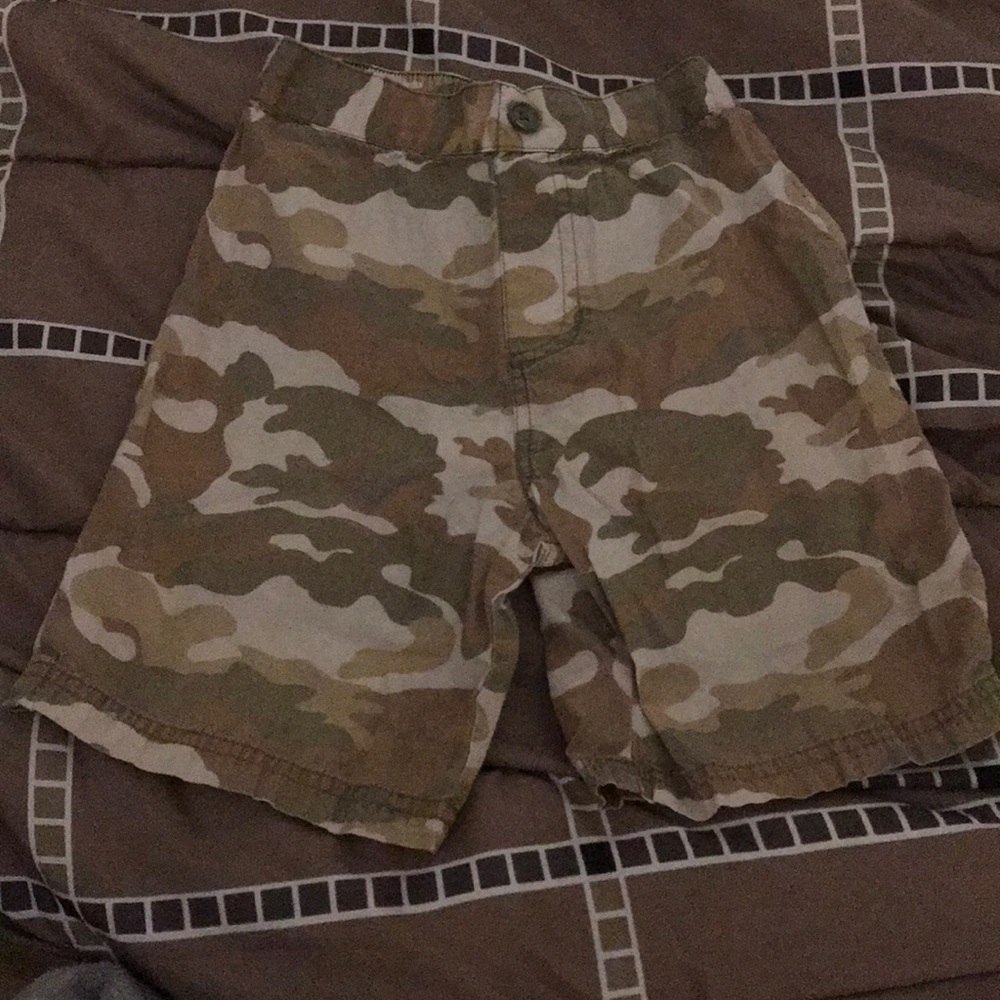 Boys shorts camo sz. 4t