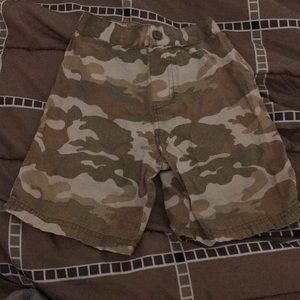 Boys shorts camo sz. 4t