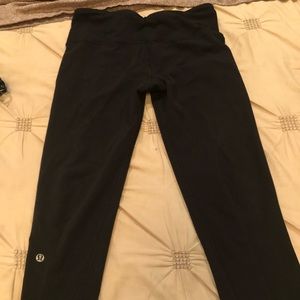 Lululemon crop pants size 6 in black.