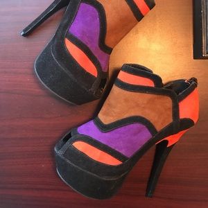 💜🧡 Color Block Platform Peep toe Booties