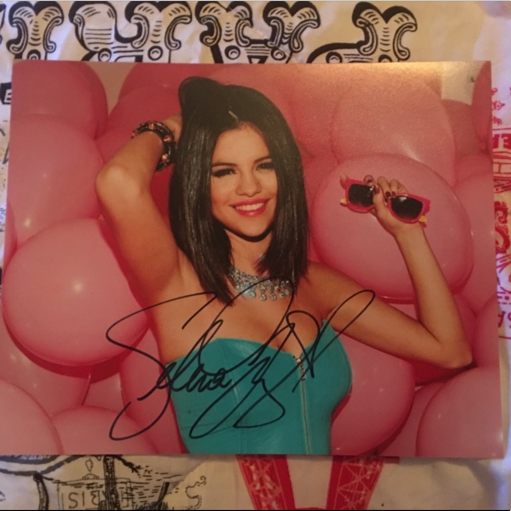 Selena Gomez Autograph