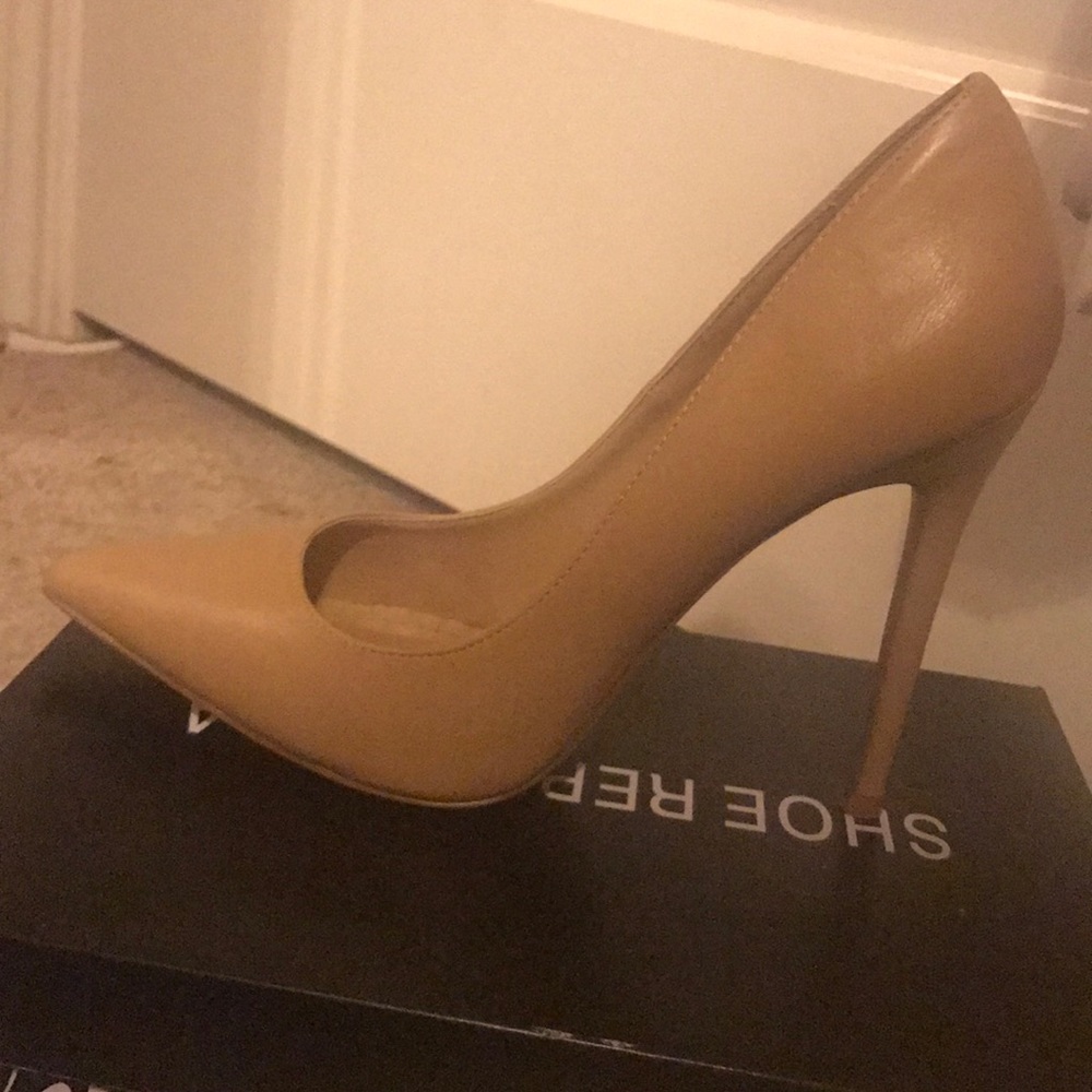 BRAND NEW✨ NUDE PUMPS.