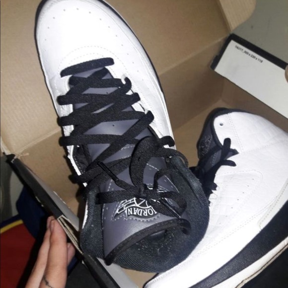 Jordan 2s size 7y - Picture 1 of 1