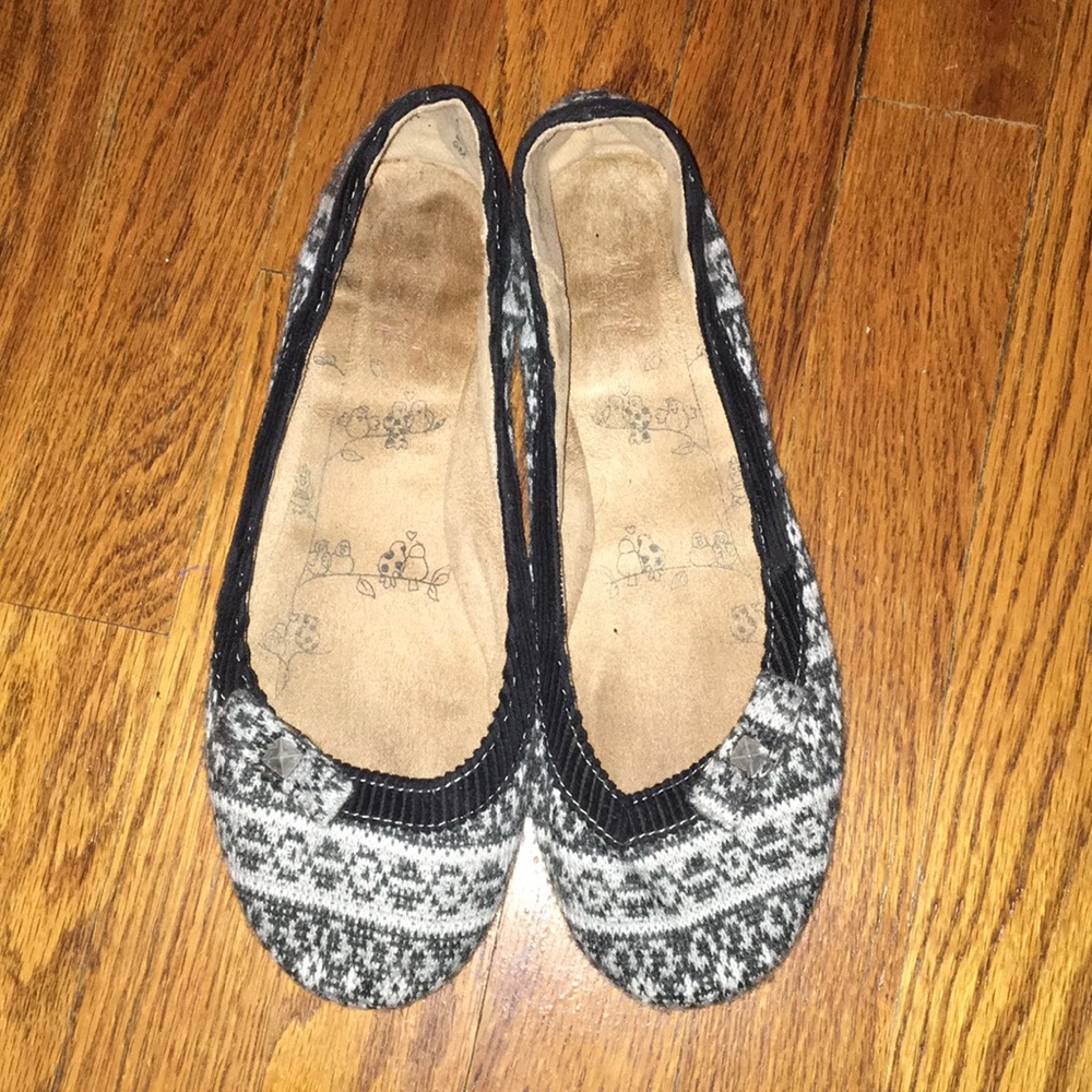 Shoes - Picture 2 of 2