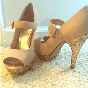 Limelight Glitter heels size 7 nude gold tan shoe