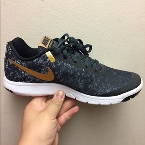 camo nike shoes womens
