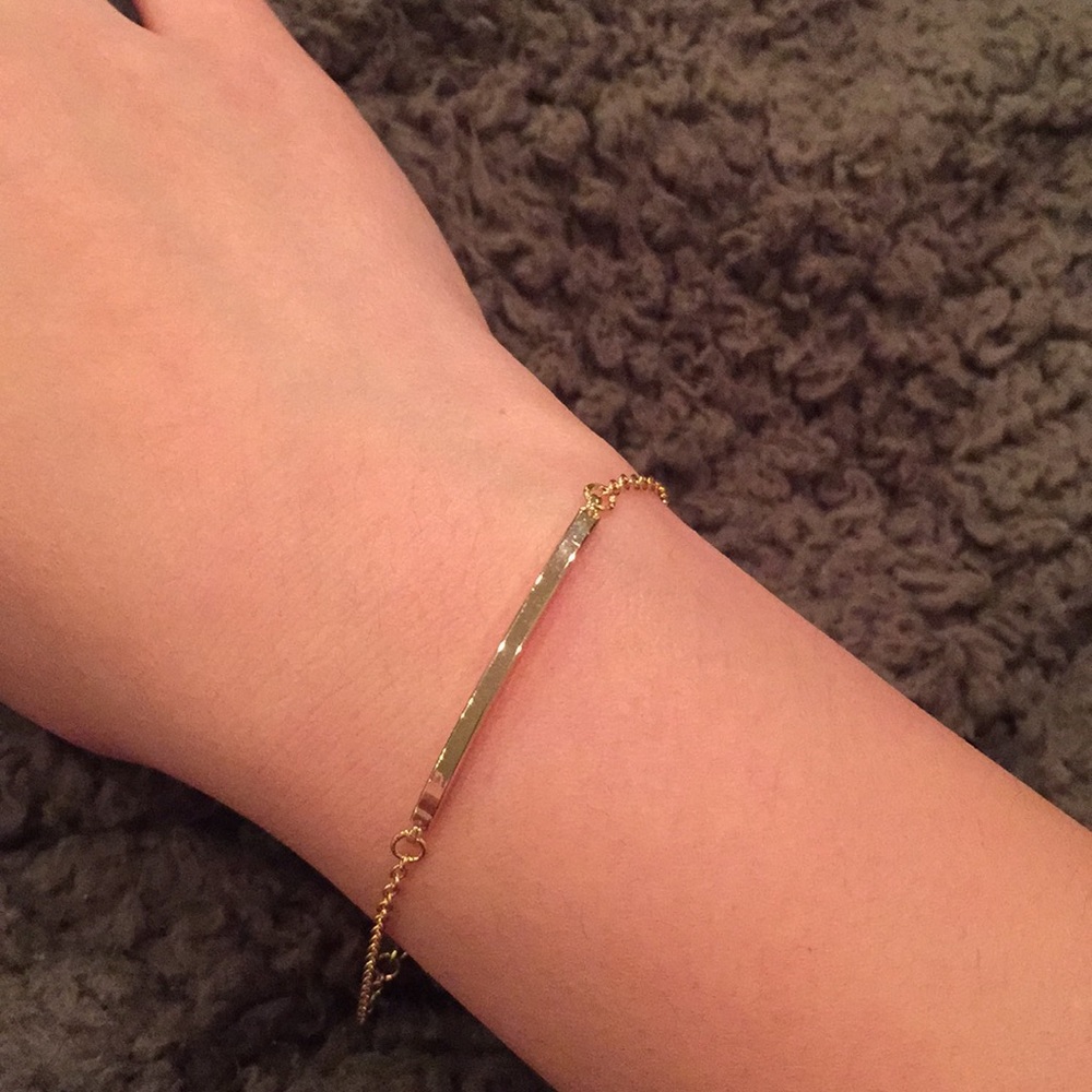 Minimalist gold bracelet
