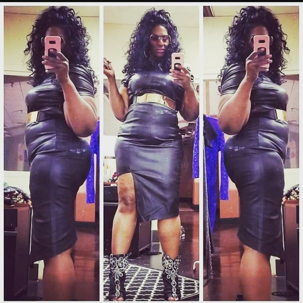 Sexy black fux leather skirt outfit