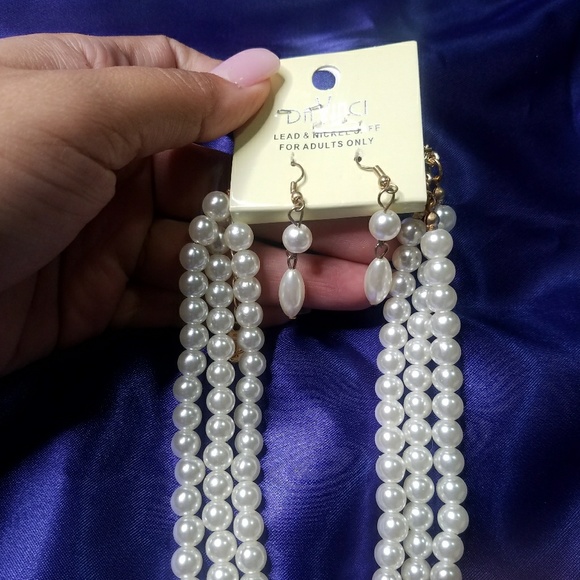 3/20 Pearl Necklace &  Earrings - Picture 2 of 3