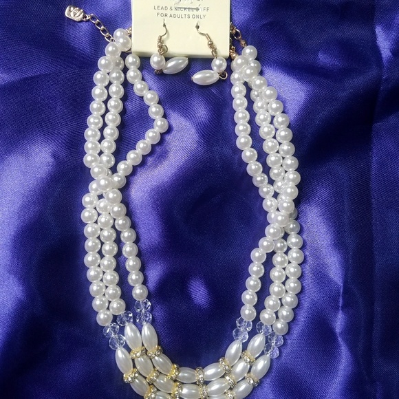 3/20 Pearl Necklace &  Earrings - Picture 3 of 3