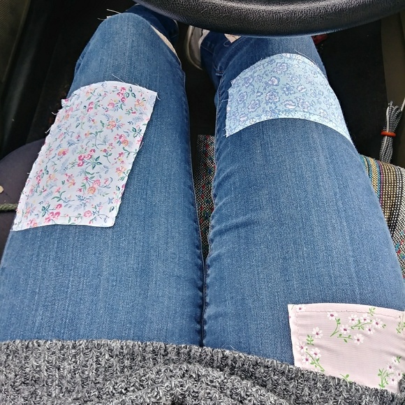 Hand sewn pastel vintage floral patch jeans size 4 - Picture 5 of 8