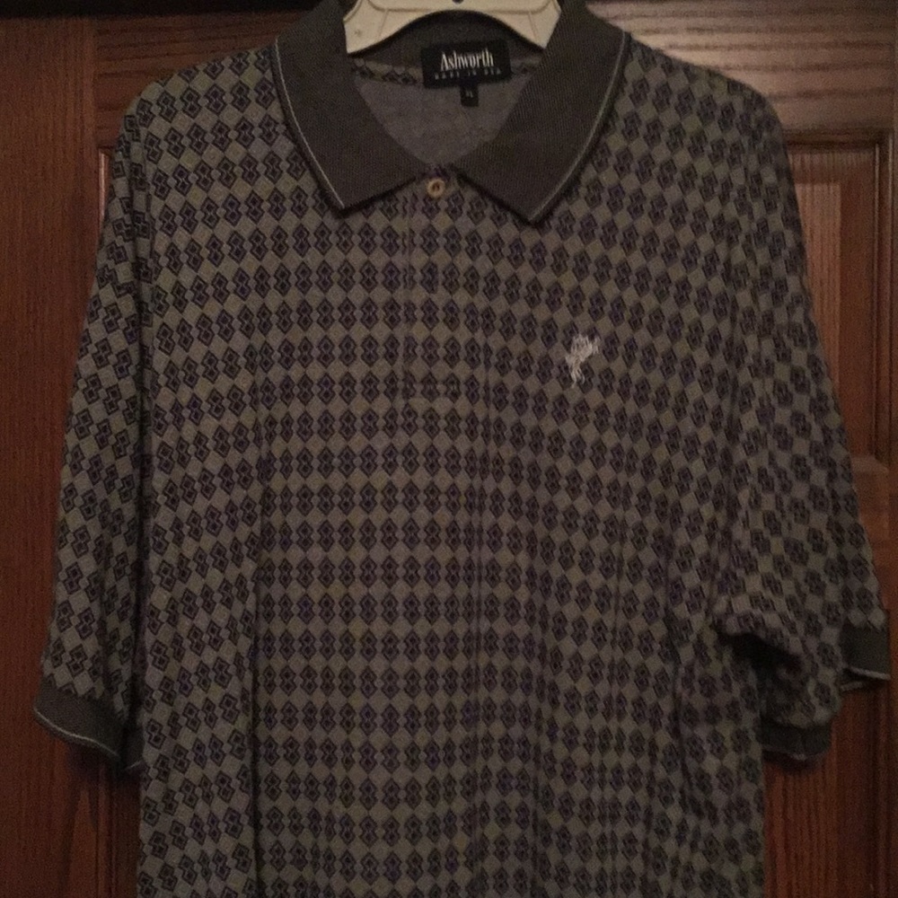 Mens Ashworth short sleeve golf shirt. No smoke.