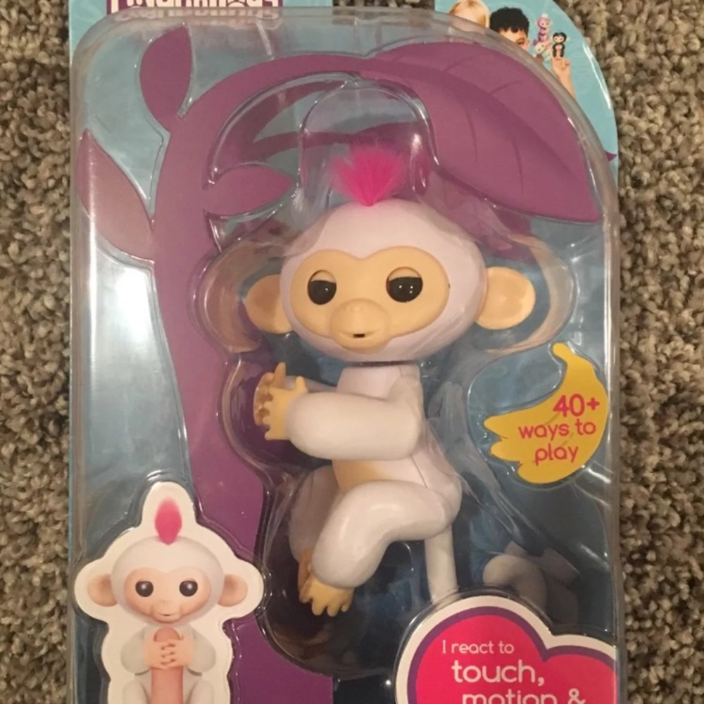AUTHENTIC  New in Box White Fingerling Sophie