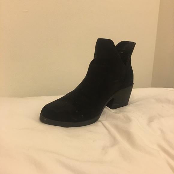 Black Ankle high booties - Picture 3 of 4