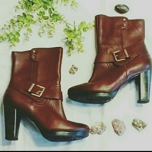 Gorgeous Clarks Boots One Hour SALE $27