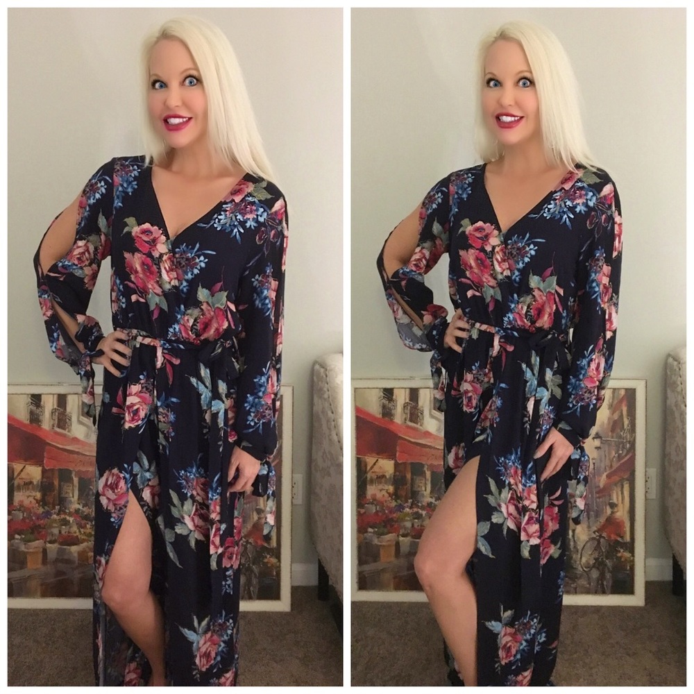 SALE!! Navy Floral Jumpsuit! Stunning 💕 - Picture 1 of 3