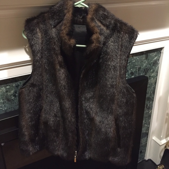 Faux Fur Vest - Picture 2 of 5