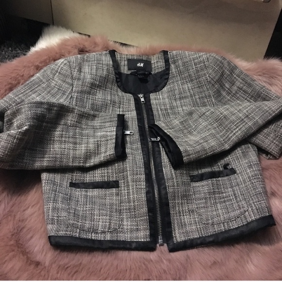EUC H&M Cropped Tweed Jacket - Picture 2 of 4