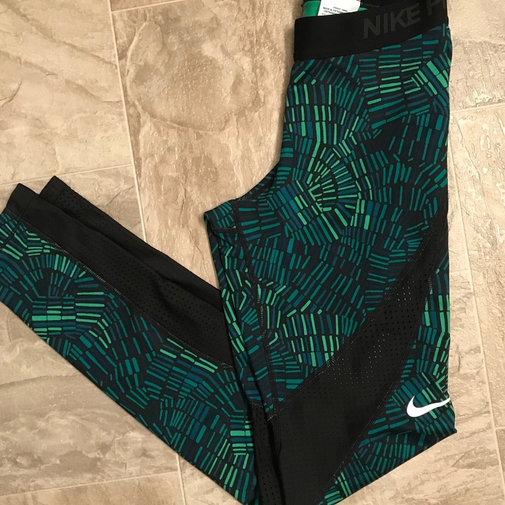 Nike Pro leggings with black mesh