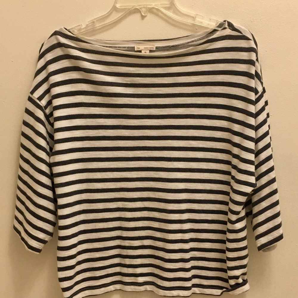 Blue and white stripped wipe neck top