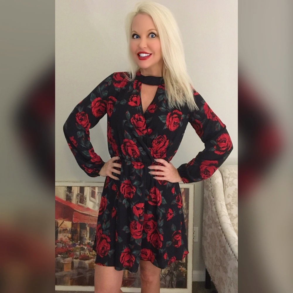 LAST 1! ❤️SALE! Stunning Rose 🌹 Choker Dress! - Picture 3 of 7