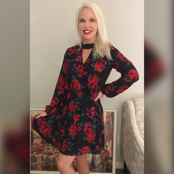 LAST 1! ❤️SALE! Stunning Rose 🌹 Choker Dress! - Picture 2 of 7