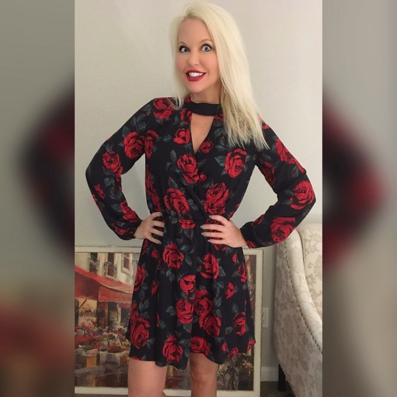 LAST 1! ❤️SALE! Stunning Rose 🌹 Choker Dress! - Picture 3 of 7