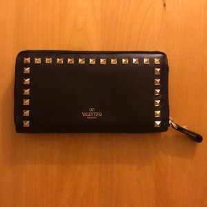 🏷 NWT Valentino Garavani Rockstud Zipped Wallet