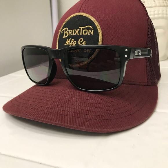 Oakley Holbrook - Picture 3 of 3