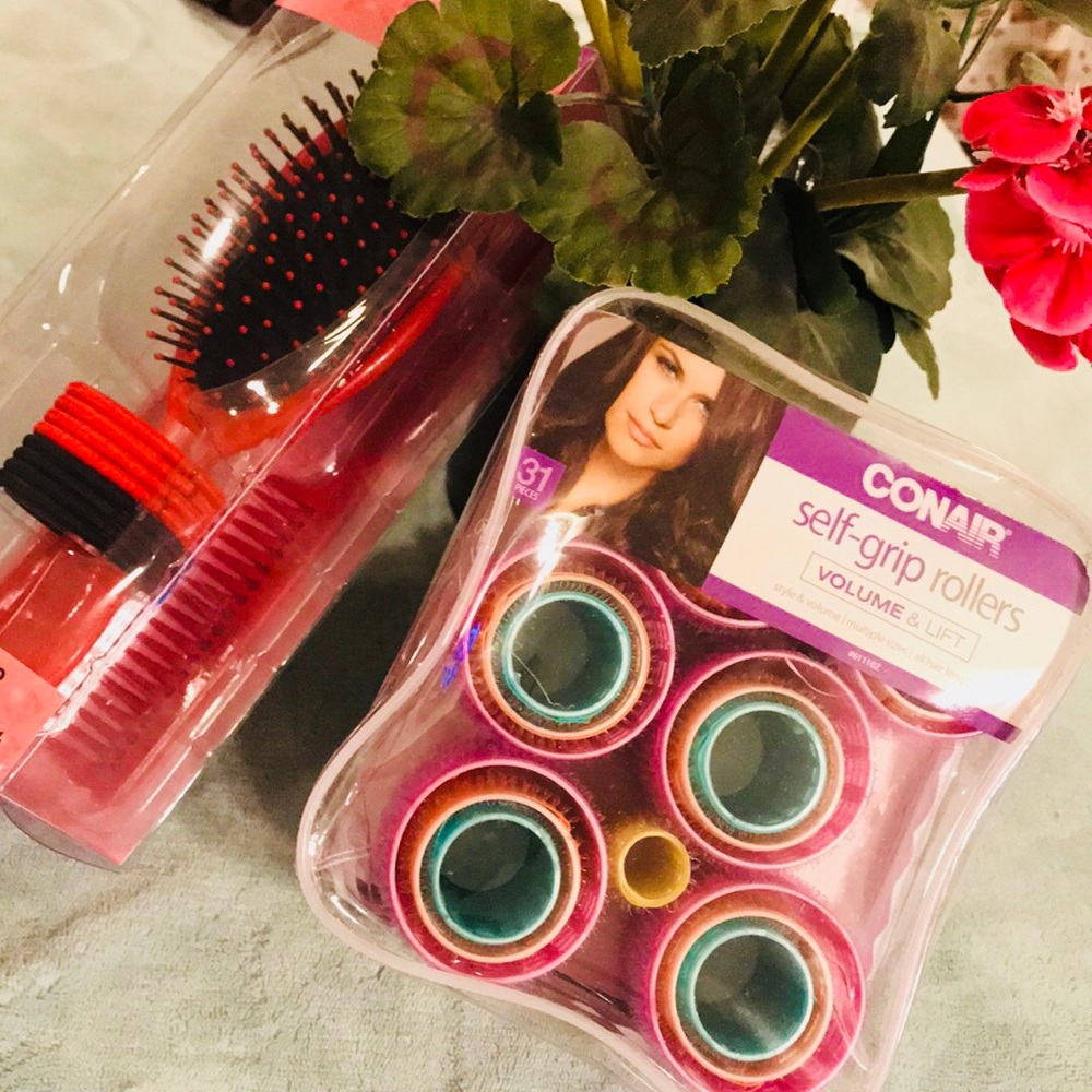 📍Self-grip Rollers + Cushion Brush &Combs