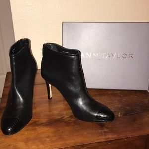 Ann Taylor faux 🐍 tip boots