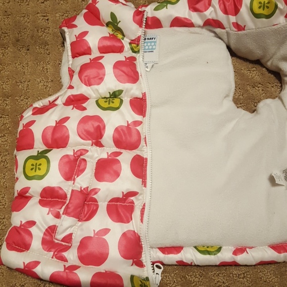 old navy 2t vest - Picture 3 of 6