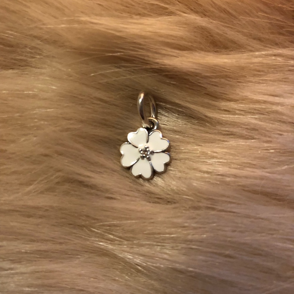PANDORA Primrose Charm