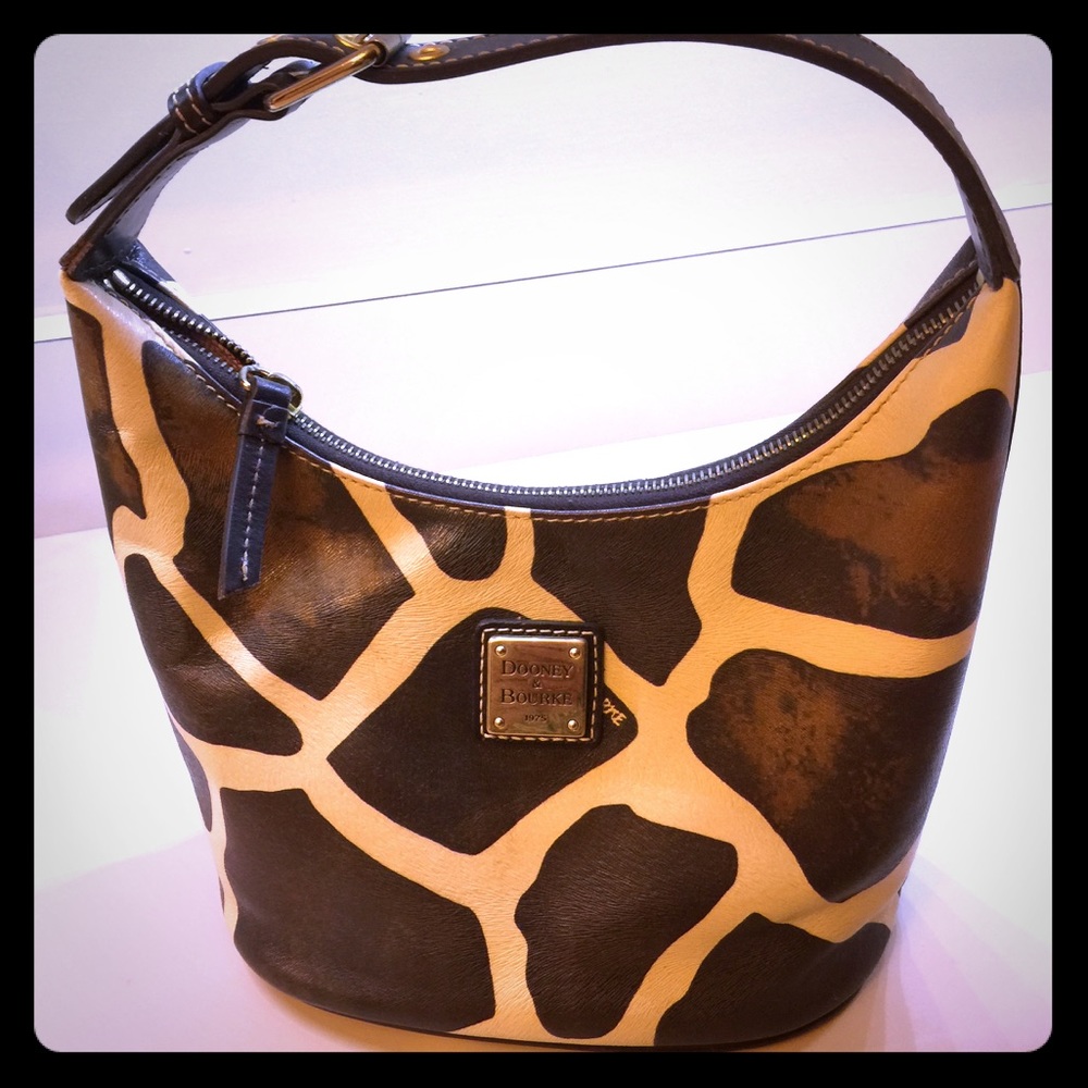 Dooney & Bourke purse in mint condition