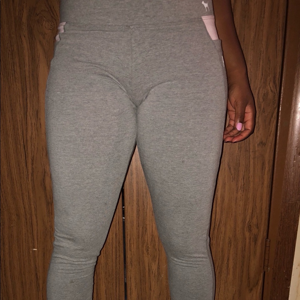 ✨PINK🐶 Grey yoga 🧘‍♀️ pants 👖 ✨ - Picture 2 of 8