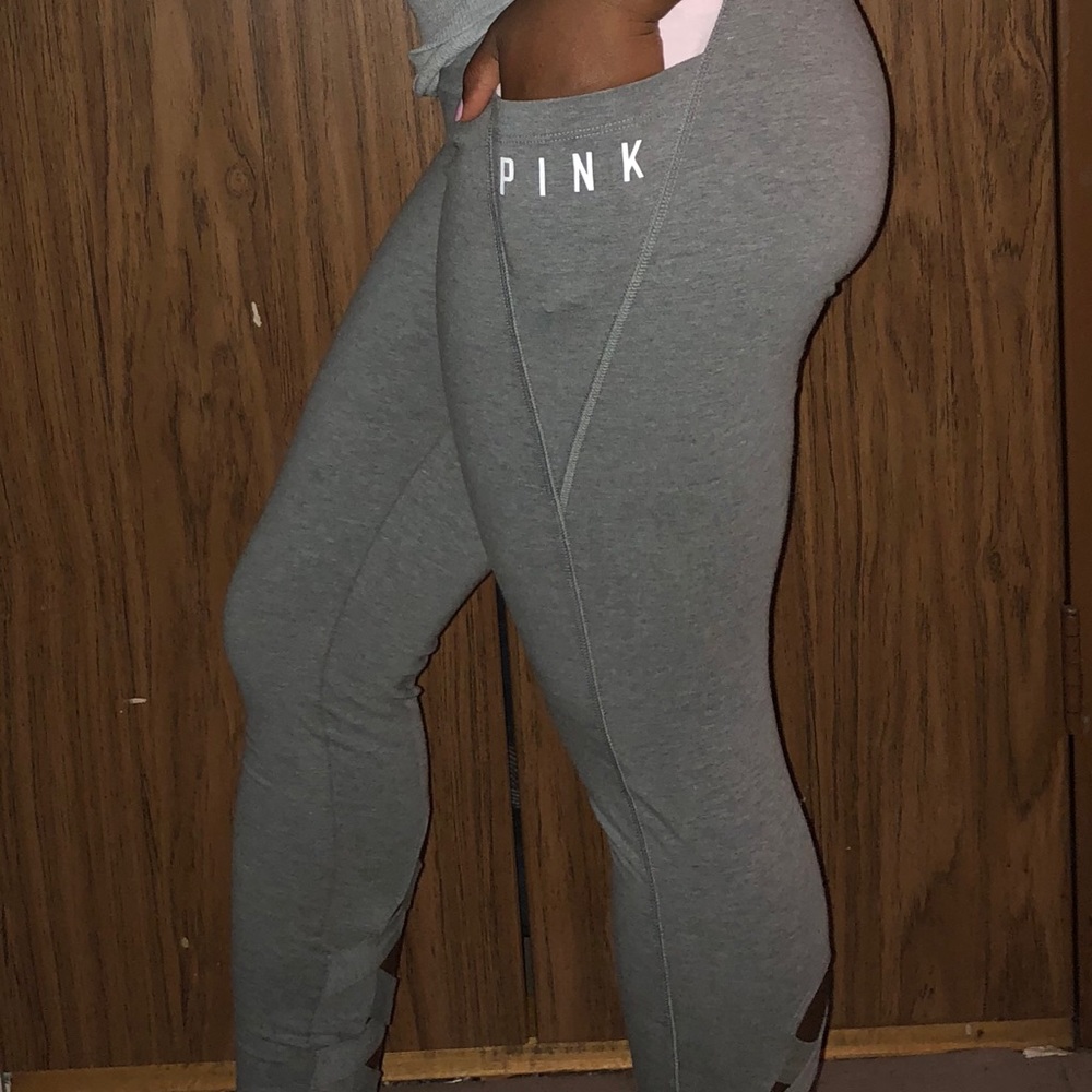 ✨PINK🐶 Grey yoga 🧘‍♀️ pants 👖 ✨ - Picture 7 of 8