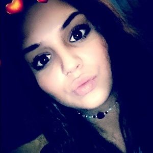 Meet your Posher, Skyelee