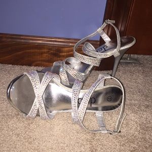 Deb size 7 shoes! Only wore once!